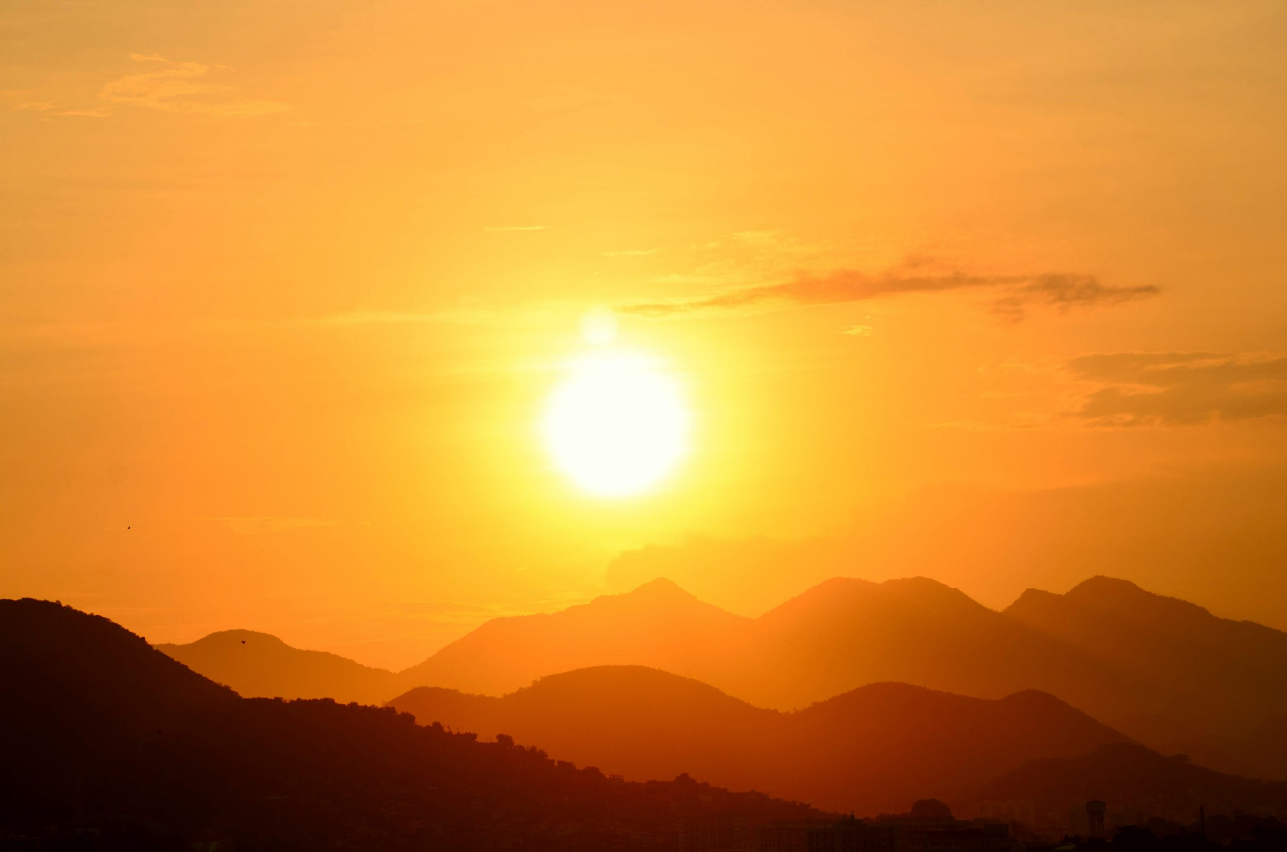 pexels-photo-585759-585759 | Architektura Maharishi Vastu Stunning sunset over Rio de Janeiro's mountains, capturing the vibrant golden hues and silhouettes.